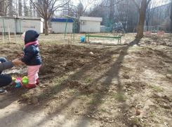 Послание «грязнуле года» Дорину Киртоакэ: Посмотри, с чем играют дети в Кишиневе!