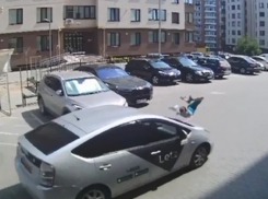 18+ Таксист сбил ребенка во дворе жилого дома в Кишиневе