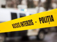 Убийство на почве ревности в Фалештах: мужчина избил свою жену и до смерти забил соседа