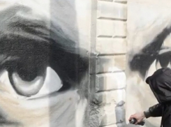 Мурал с изображением Навального* в Кишиневе полностью закрасили