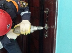 Вызвавшая «скорую» и потерявшая сознание женщина оказалась заблокирована в квартире в Кишиневе