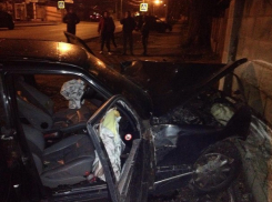 Жуткая ночная авария на Ботанике: Mercedes превратился в груду железа