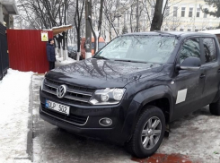 Автохам на внедорожнике подверг риску жизни молодых мам с колясками у больницы в Кишиневе