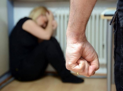 Жестоко расправился с собственной матерью 27-летний житель Стрэшен 