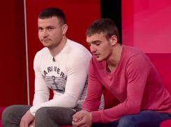 «Звезды Молдовы»: участников избиения парня в Чимишлии вместо тюрьмы пригласили на телевидение