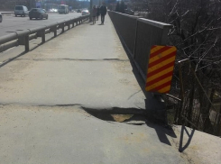 Новые разрушения столичного виадука после схода снега испугали горожан