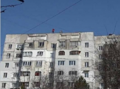 В Оргееве 15-летняя девочка попыталась сброситься с крыши 9-этажного дома