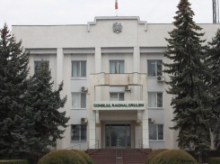 В результате обысков в Криулянах задержаны два местных чиновника: в чем их обвиняют