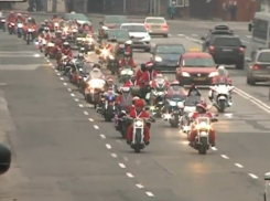 По Кишиневу проехалась колонна Дедов Морозов-байкеров