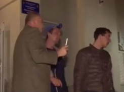 Возмутительный дебош мужчин в столичном кафе со слезоточивым газом попал на видео