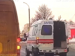 Водитель «скорой», перевозивший елку, оправдался прошедшими в Кишиневе снегопадами 