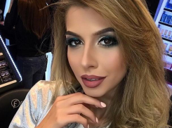 Sexy-модель из Кишинева стыдливо показала стройные прелести в интересных бикини 
