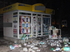 Разграбление и поджог киоска на Рышкановке совершили женщина и двое мужчин