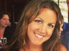 Жена шерифа напоила ученика шампанским, чтобы заняться с ним оральным сексом 