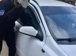 Бельцкие спасатели вызволили двухлетнего ребенка из запертой машины  