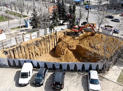 Жители домов, под окнами которых незаконно строят торговый центр, обвинили Раду в коррупции