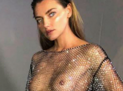 Эпатажная украинская топ-модель показала грудь на смелом видео: «что за шоу!»