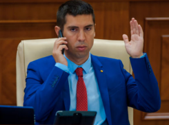 Депутат ПДС Михай Попшой прекрасно путешествует по миру de-facto за счет граждан Молдовы