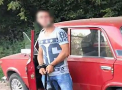 Серийного угонщика советских автомобилей схватили в столице и показали на видео