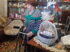 Клименко, Нестеровский и Вережану поздравили женщин-ветеранов с 8 марта