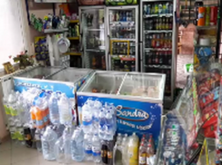 Опасные продукты в столичных магазинах сняли на видео