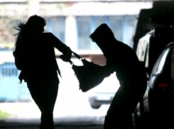 Изнасилования двух сопротивляющихся девушек попытался совершить несовершеннолетний парень