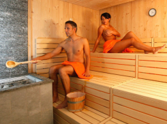 Скандал с распылением газа устроили мошенники в столичной сауне