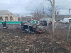 В Чимишлии водитель под действием наркотиков врезался в забор и перевернулся 