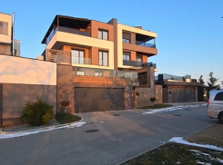 Костюк показал роскошный дом за 30 миллионов - политик утверждает, что дом принадлежит Виорелу Чернэуцану