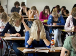 Поймавшиеся на списывании двое кандидатов в бакалавры были выведены с экзамена