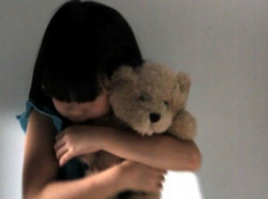 Отец вырвал дочку из рук развращавшего ее харьковского педофила