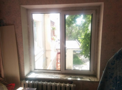 Ужасные окна от известной столичной компании испортили квартиру женщины