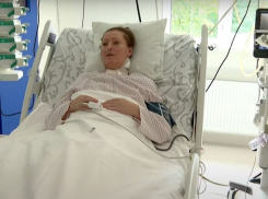 Женщина, перенесшая остановку сердца и отказ органов, пришла в себя после трех месяцев комы