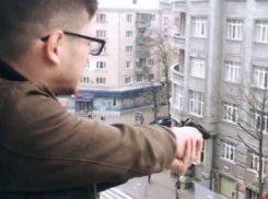 Молодой человек устроил стрельбу по прохожим в Харькове и снял это на видео