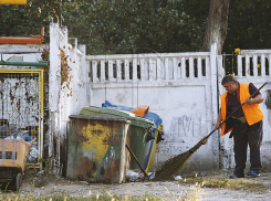 Труп неизвестного мужчины обнаружили на площадке для мусора на Чеканах 