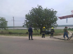 Шумахер №2 - в Тараклийском районе мужчина устроил пожар, врезавшись и повалив столб электропередачи на опасном участке трассы