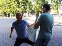 Активиста СтопХам попытались ударить во время рейда кулаком в лицо