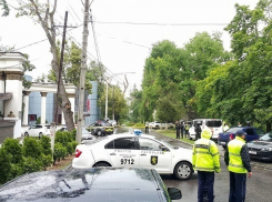 «Обезвреживание террориста» у посольства США в Кишиневе сняли на фото