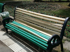 Новые скамейки «антибомж» в парке Кишинева удивили горожан