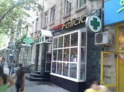 Продажа просроченных лекарств в аптеке возмутила жительницу столицы