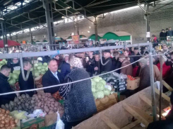 Избранного президента РМ Игоря Додона встретили овациями на рынке в Бельцах