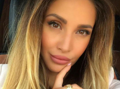 Секс-бомба молдавской журналистики увеличила губы и захотела изменить форму груди