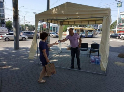В Кишиневе появились специальные палатки, где люди могут выпить воды и получить помощь 