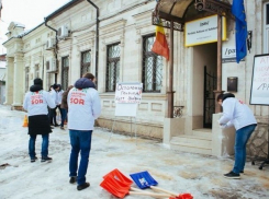 Майю Санду уличили в лицемерии: учит, как навести порядок в Кишиневе, но сама допустила безобразие перед офисом