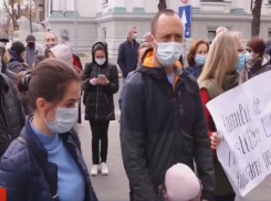 «Мы не призраки!» - обманутые кишиневцы протестовали перед зданием примэрии