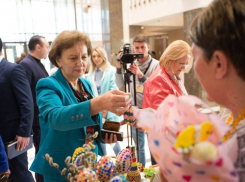 Зинаида Гречаный посетила благотворительную ярмарку в парламенте