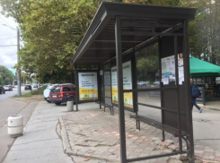 И смех, и грех - в Кишиневе разобрали хорошую остановку и установили на ее месте плохую