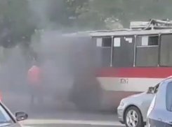 Загоревшийся по ходу движения столичный троллейбус испугал пассажиров