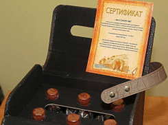 Путин получил в подарок от Додона несколько экземпляров лучшего криковского вина из личной коллекции президента РФ, хранящейся в знаменитых подвалах предприятия 