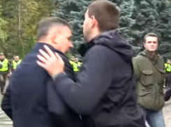 «Говнюк» против «тварюки»: избиение депутатом министра обороны Украины сняли на видео